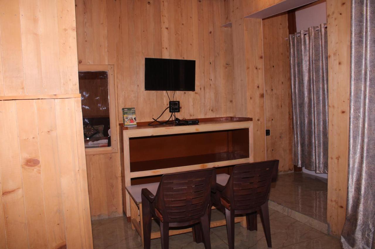 Hotel Mannat Sach Pass Tisa Exterior photo